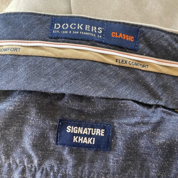 Dockers Sisnature Classic Khakis - Picture 4 of 7